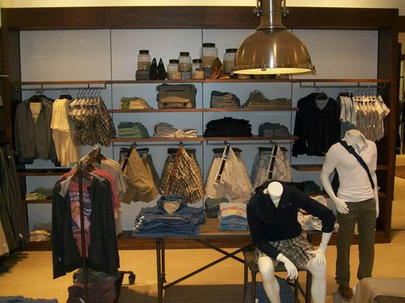 Banana Republic Store